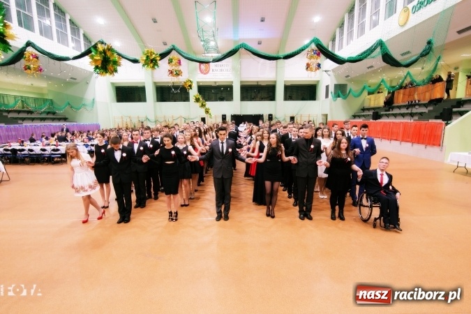 Zdjęcie w galerii na portalu naszraciborz.pl: Sezon studni&oacute;wek rozpoczęty - I LO im. Kasprowicza wybrało Arenę Rafako FOTO I WIDEO wiadomości z regionu