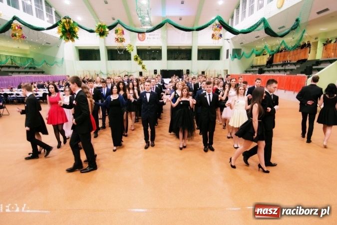 Zdjęcie w galerii na portalu naszraciborz.pl: Sezon studni&oacute;wek rozpoczęty - I LO im. Kasprowicza wybrało Arenę Rafako FOTO I WIDEO wiadomości z regionu