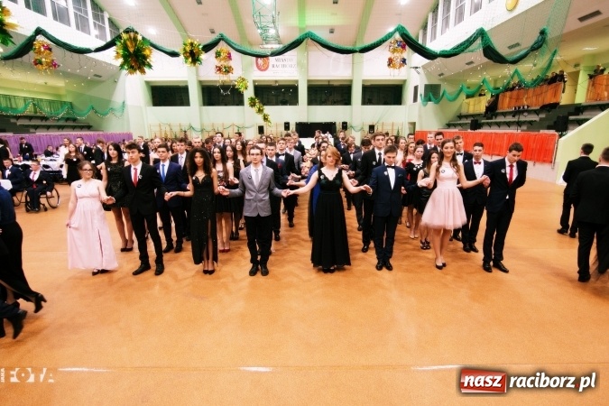 Zdjęcie w galerii na portalu naszraciborz.pl: Sezon studni&oacute;wek rozpoczęty - I LO im. Kasprowicza wybrało Arenę Rafako FOTO I WIDEO wiadomości z regionu