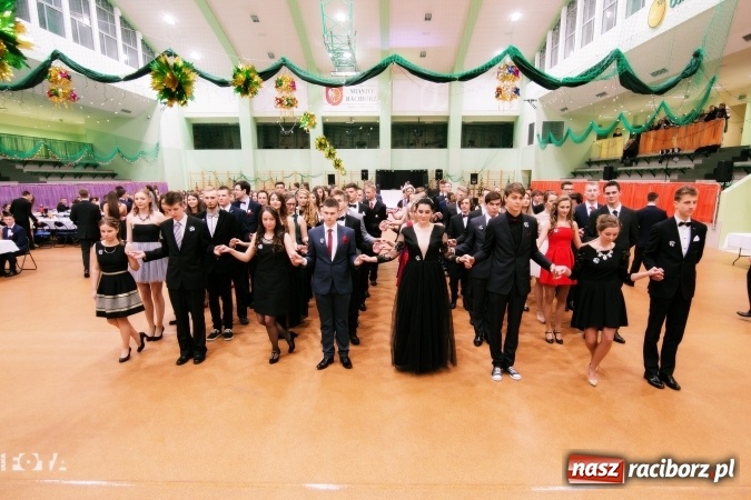 Zdjęcie w galerii na portalu naszraciborz.pl: Sezon studni&oacute;wek rozpoczęty - I LO im. Kasprowicza wybrało Arenę Rafako FOTO I WIDEO wiadomości z regionu