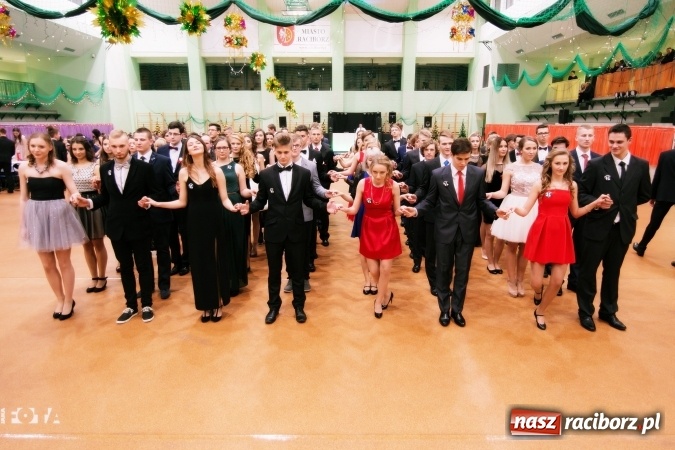 Zdjęcie w galerii na portalu naszraciborz.pl: Sezon studni&oacute;wek rozpoczęty - I LO im. Kasprowicza wybrało Arenę Rafako FOTO I WIDEO wiadomości z regionu