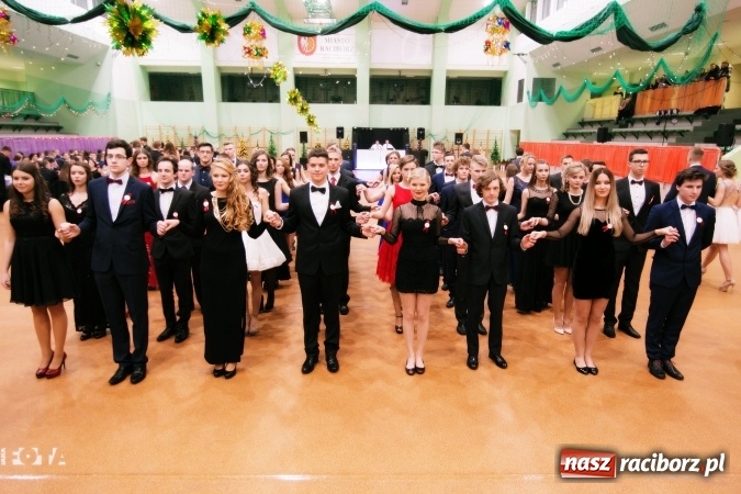 Zdjęcie w galerii na portalu naszraciborz.pl: Sezon studni&oacute;wek rozpoczęty - I LO im. Kasprowicza wybrało Arenę Rafako FOTO I WIDEO wiadomości z regionu