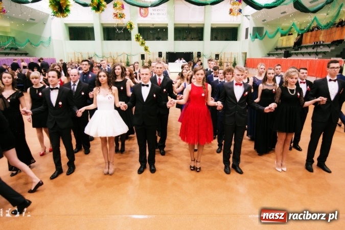 Zdjęcie w galerii na portalu naszraciborz.pl: Sezon studni&oacute;wek rozpoczęty - I LO im. Kasprowicza wybrało Arenę Rafako FOTO I WIDEO wiadomości z regionu