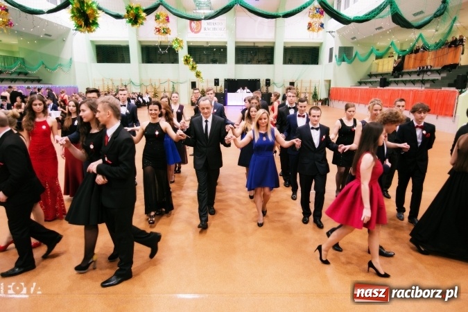 Zdjęcie w galerii na portalu naszraciborz.pl: Sezon studni&oacute;wek rozpoczęty - I LO im. Kasprowicza wybrało Arenę Rafako FOTO I WIDEO wiadomości z regionu