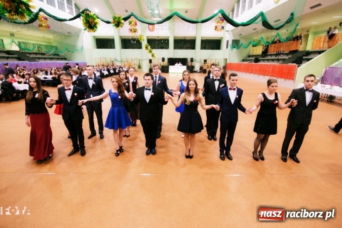 Zdjęcie w galerii na portalu naszraciborz.pl: Sezon studni&oacute;wek rozpoczęty - I LO im. Kasprowicza wybrało Arenę Rafako FOTO I WIDEO wiadomości z regionu