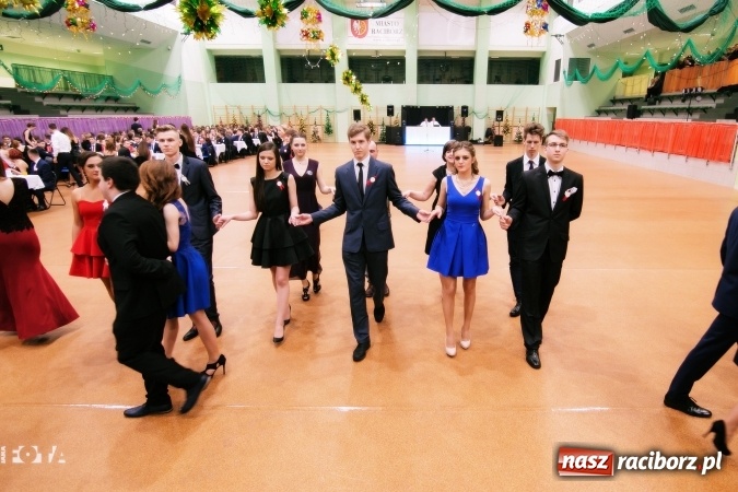 Zdjęcie w galerii na portalu naszraciborz.pl: Sezon studni&oacute;wek rozpoczęty - I LO im. Kasprowicza wybrało Arenę Rafako FOTO I WIDEO wiadomości z regionu