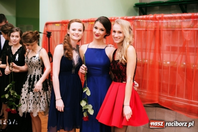 Zdjęcie w galerii na portalu naszraciborz.pl: Sezon studni&oacute;wek rozpoczęty - I LO im. Kasprowicza wybrało Arenę Rafako FOTO I WIDEO wiadomości z regionu