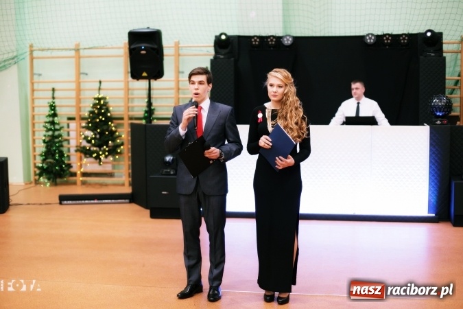 Zdjęcie w galerii na portalu naszraciborz.pl: Sezon studni&oacute;wek rozpoczęty - I LO im. Kasprowicza wybrało Arenę Rafako FOTO I WIDEO wiadomości z regionu