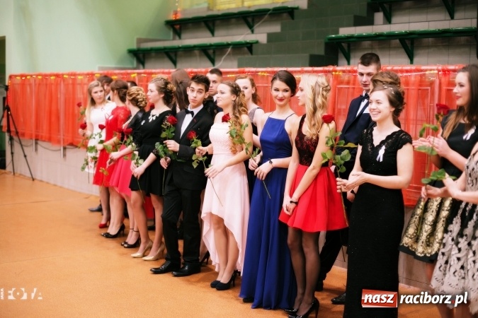 Zdjęcie w galerii na portalu naszraciborz.pl: Sezon studni&oacute;wek rozpoczęty - I LO im. Kasprowicza wybrało Arenę Rafako FOTO I WIDEO wiadomości z regionu