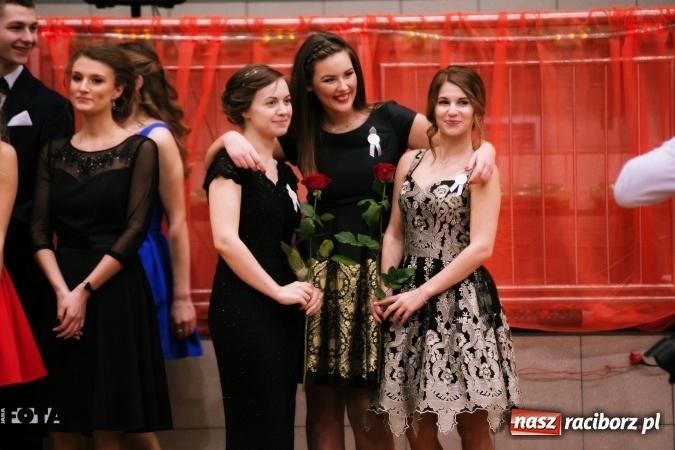 Zdjęcie w galerii na portalu naszraciborz.pl: Sezon studni&oacute;wek rozpoczęty - I LO im. Kasprowicza wybrało Arenę Rafako FOTO I WIDEO wiadomości z regionu