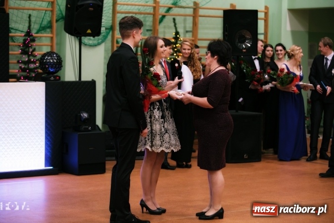 Zdjęcie w galerii na portalu naszraciborz.pl: Sezon studni&oacute;wek rozpoczęty - I LO im. Kasprowicza wybrało Arenę Rafako FOTO I WIDEO wiadomości z regionu