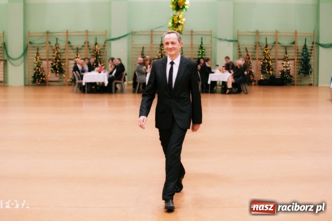 Zdjęcie w galerii na portalu naszraciborz.pl: Sezon studni&oacute;wek rozpoczęty - I LO im. Kasprowicza wybrało Arenę Rafako FOTO I WIDEO wiadomości z regionu