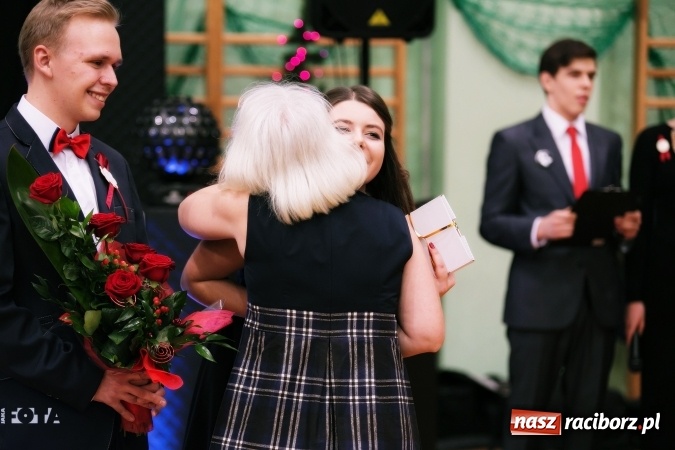 Zdjęcie w galerii na portalu naszraciborz.pl: Sezon studni&oacute;wek rozpoczęty - I LO im. Kasprowicza wybrało Arenę Rafako FOTO I WIDEO wiadomości z regionu