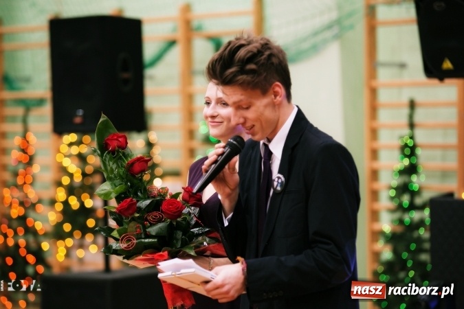 Zdjęcie w galerii na portalu naszraciborz.pl: Sezon studni&oacute;wek rozpoczęty - I LO im. Kasprowicza wybrało Arenę Rafako FOTO I WIDEO wiadomości z regionu