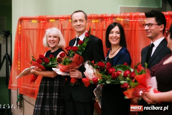 Zdjęcie w galerii na portalu naszraciborz.pl: Sezon studni&oacute;wek rozpoczęty - I LO im. Kasprowicza wybrało Arenę Rafako FOTO I WIDEO wiadomości z regionu