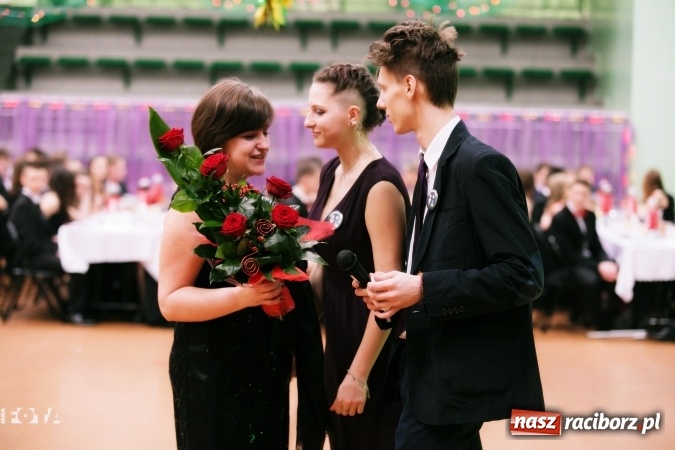 Zdjęcie w galerii na portalu naszraciborz.pl: Sezon studni&oacute;wek rozpoczęty - I LO im. Kasprowicza wybrało Arenę Rafako FOTO I WIDEO wiadomości z regionu