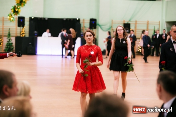 Zdjęcie w galerii na portalu naszraciborz.pl: Sezon studni&oacute;wek rozpoczęty - I LO im. Kasprowicza wybrało Arenę Rafako FOTO I WIDEO wiadomości z regionu