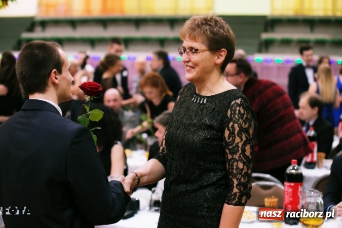 Zdjęcie w galerii na portalu naszraciborz.pl: Sezon studni&oacute;wek rozpoczęty - I LO im. Kasprowicza wybrało Arenę Rafako FOTO I WIDEO wiadomości z regionu