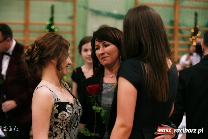 Zdjęcie w galerii na portalu naszraciborz.pl: Sezon studni&oacute;wek rozpoczęty - I LO im. Kasprowicza wybrało Arenę Rafako FOTO I WIDEO wiadomości z regionu