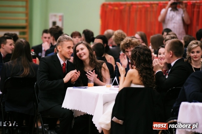 Zdjęcie w galerii na portalu naszraciborz.pl: Sezon studni&oacute;wek rozpoczęty - I LO im. Kasprowicza wybrało Arenę Rafako FOTO I WIDEO wiadomości z regionu
