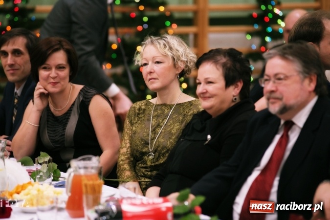 Zdjęcie w galerii na portalu naszraciborz.pl: Sezon studni&oacute;wek rozpoczęty - I LO im. Kasprowicza wybrało Arenę Rafako FOTO I WIDEO wiadomości z regionu