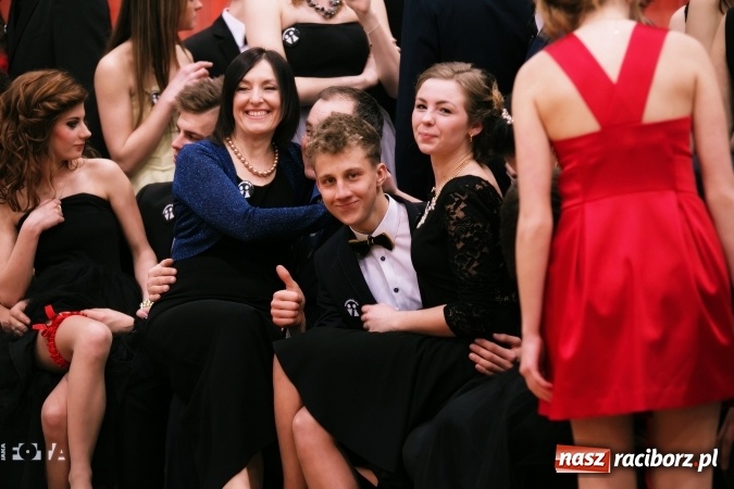 Zdjęcie w galerii na portalu naszraciborz.pl: Sezon studni&oacute;wek rozpoczęty - I LO im. Kasprowicza wybrało Arenę Rafako FOTO I WIDEO wiadomości z regionu