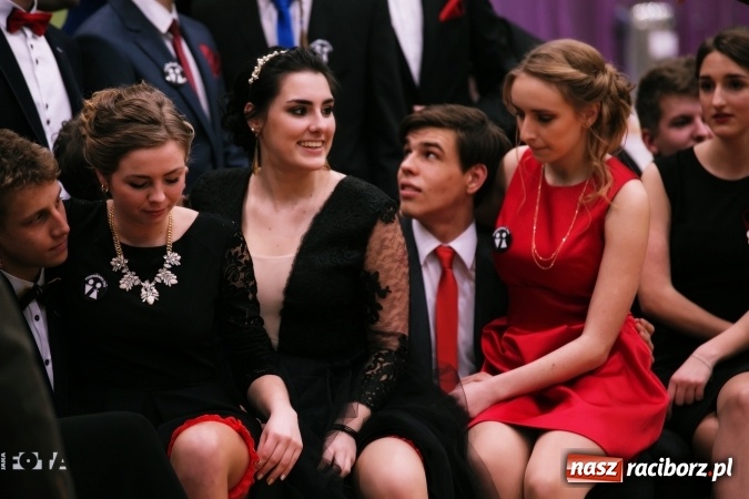 Zdjęcie w galerii na portalu naszraciborz.pl: Sezon studni&oacute;wek rozpoczęty - I LO im. Kasprowicza wybrało Arenę Rafako FOTO I WIDEO wiadomości z regionu