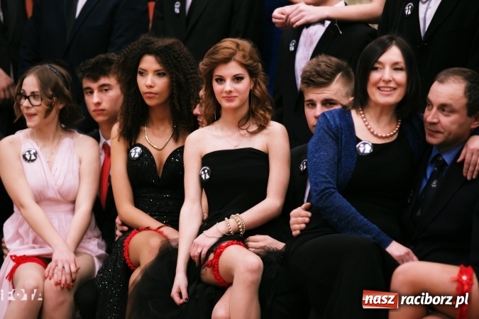 Zdjęcie w galerii na portalu naszraciborz.pl: Sezon studni&oacute;wek rozpoczęty - I LO im. Kasprowicza wybrało Arenę Rafako FOTO I WIDEO wiadomości z regionu