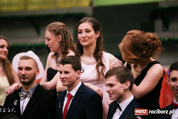 Zdjęcie w galerii na portalu naszraciborz.pl: Sezon studni&oacute;wek rozpoczęty - I LO im. Kasprowicza wybrało Arenę Rafako FOTO I WIDEO wiadomości z regionu