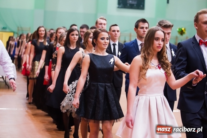 Zdjęcie w galerii na portalu naszraciborz.pl: Sezon studni&oacute;wek rozpoczęty - I LO im. Kasprowicza wybrało Arenę Rafako FOTO I WIDEO wiadomości z regionu