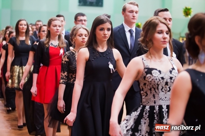 Zdjęcie w galerii na portalu naszraciborz.pl: Sezon studni&oacute;wek rozpoczęty - I LO im. Kasprowicza wybrało Arenę Rafako FOTO I WIDEO wiadomości z regionu