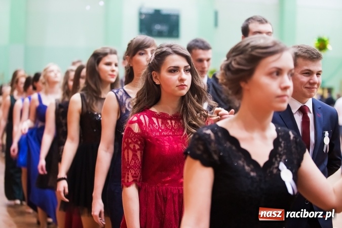 Zdjęcie w galerii na portalu naszraciborz.pl: Sezon studni&oacute;wek rozpoczęty - I LO im. Kasprowicza wybrało Arenę Rafako FOTO I WIDEO wiadomości z regionu