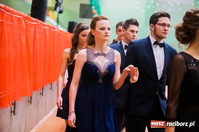 Zdjęcie w galerii na portalu naszraciborz.pl: Sezon studni&oacute;wek rozpoczęty - I LO im. Kasprowicza wybrało Arenę Rafako FOTO I WIDEO wiadomości z regionu