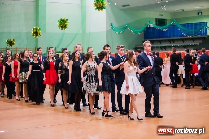 Zdjęcie w galerii na portalu naszraciborz.pl: Sezon studni&oacute;wek rozpoczęty - I LO im. Kasprowicza wybrało Arenę Rafako FOTO I WIDEO wiadomości z regionu