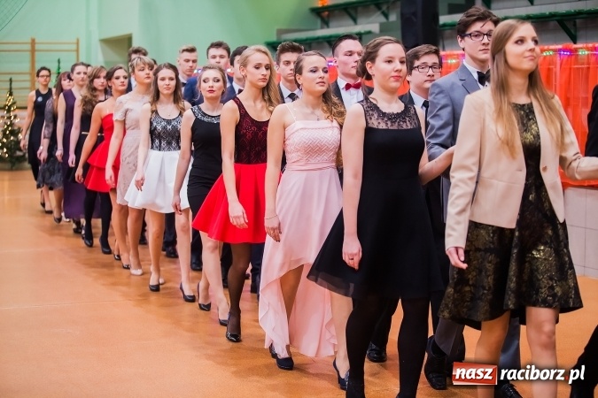 Zdjęcie w galerii na portalu naszraciborz.pl: Sezon studni&oacute;wek rozpoczęty - I LO im. Kasprowicza wybrało Arenę Rafako FOTO I WIDEO wiadomości z regionu