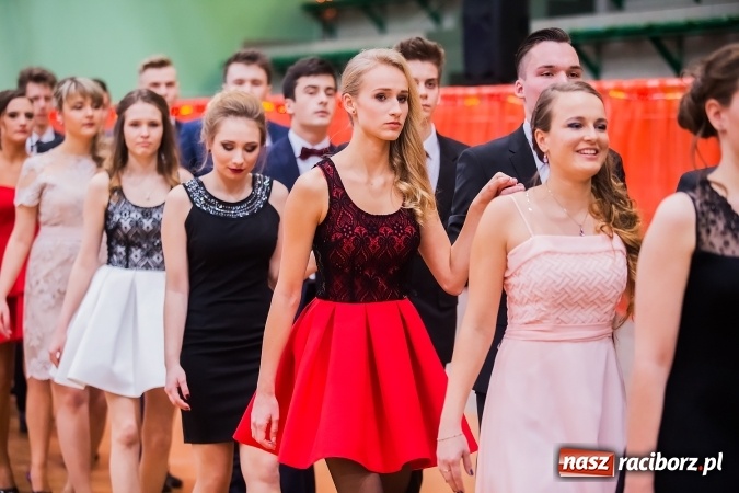 Zdjęcie w galerii na portalu naszraciborz.pl: Sezon studni&oacute;wek rozpoczęty - I LO im. Kasprowicza wybrało Arenę Rafako FOTO I WIDEO wiadomości z regionu