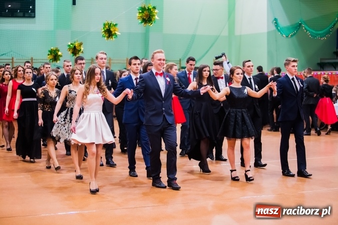 Zdjęcie w galerii na portalu naszraciborz.pl: Sezon studni&oacute;wek rozpoczęty - I LO im. Kasprowicza wybrało Arenę Rafako FOTO I WIDEO wiadomości z regionu