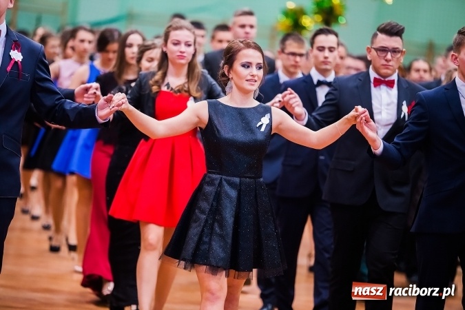 Zdjęcie w galerii na portalu naszraciborz.pl: Sezon studni&oacute;wek rozpoczęty - I LO im. Kasprowicza wybrało Arenę Rafako FOTO I WIDEO wiadomości z regionu