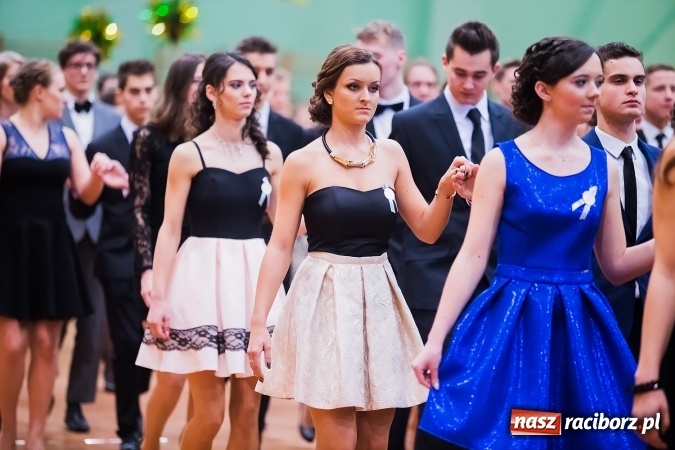 Zdjęcie w galerii na portalu naszraciborz.pl: Sezon studni&oacute;wek rozpoczęty - I LO im. Kasprowicza wybrało Arenę Rafako FOTO I WIDEO wiadomości z regionu