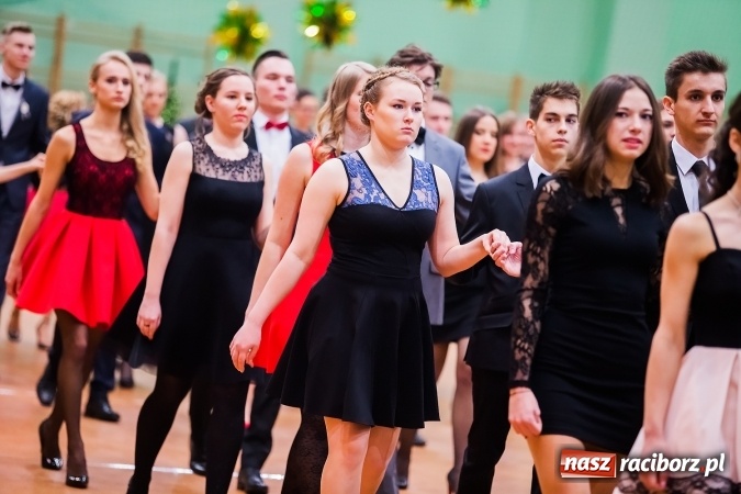 Zdjęcie w galerii na portalu naszraciborz.pl: Sezon studni&oacute;wek rozpoczęty - I LO im. Kasprowicza wybrało Arenę Rafako FOTO I WIDEO wiadomości z regionu