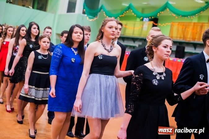Zdjęcie w galerii na portalu naszraciborz.pl: Sezon studni&oacute;wek rozpoczęty - I LO im. Kasprowicza wybrało Arenę Rafako FOTO I WIDEO wiadomości z regionu