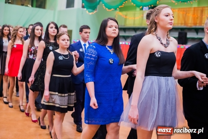 Zdjęcie w galerii na portalu naszraciborz.pl: Sezon studni&oacute;wek rozpoczęty - I LO im. Kasprowicza wybrało Arenę Rafako FOTO I WIDEO wiadomości z regionu