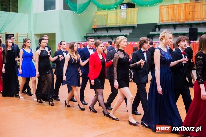 Zdjęcie w galerii na portalu naszraciborz.pl: Sezon studni&oacute;wek rozpoczęty - I LO im. Kasprowicza wybrało Arenę Rafako FOTO I WIDEO wiadomości z regionu