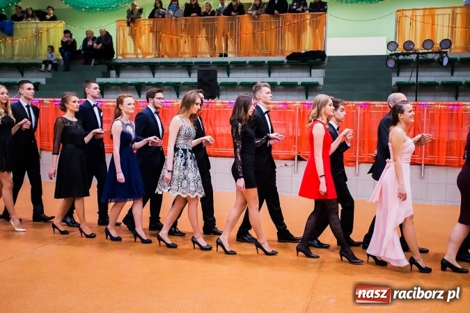 Zdjęcie w galerii na portalu naszraciborz.pl: Sezon studni&oacute;wek rozpoczęty - I LO im. Kasprowicza wybrało Arenę Rafako FOTO I WIDEO wiadomości z regionu