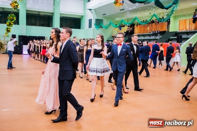 Zdjęcie w galerii na portalu naszraciborz.pl: Sezon studni&oacute;wek rozpoczęty - I LO im. Kasprowicza wybrało Arenę Rafako FOTO I WIDEO wiadomości z regionu