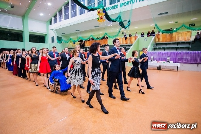 Zdjęcie w galerii na portalu naszraciborz.pl: Sezon studni&oacute;wek rozpoczęty - I LO im. Kasprowicza wybrało Arenę Rafako FOTO I WIDEO wiadomości z regionu