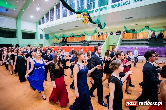 Zdjęcie w galerii na portalu naszraciborz.pl: Sezon studni&oacute;wek rozpoczęty - I LO im. Kasprowicza wybrało Arenę Rafako FOTO I WIDEO wiadomości z regionu