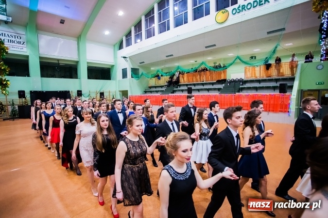 Zdjęcie w galerii na portalu naszraciborz.pl: Sezon studni&oacute;wek rozpoczęty - I LO im. Kasprowicza wybrało Arenę Rafako FOTO I WIDEO wiadomości z regionu