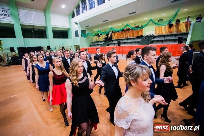 Zdjęcie w galerii na portalu naszraciborz.pl: Sezon studni&oacute;wek rozpoczęty - I LO im. Kasprowicza wybrało Arenę Rafako FOTO I WIDEO wiadomości z regionu