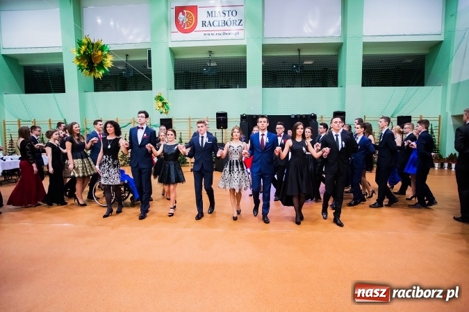 Zdjęcie w galerii na portalu naszraciborz.pl: Sezon studni&oacute;wek rozpoczęty - I LO im. Kasprowicza wybrało Arenę Rafako FOTO I WIDEO wiadomości z regionu